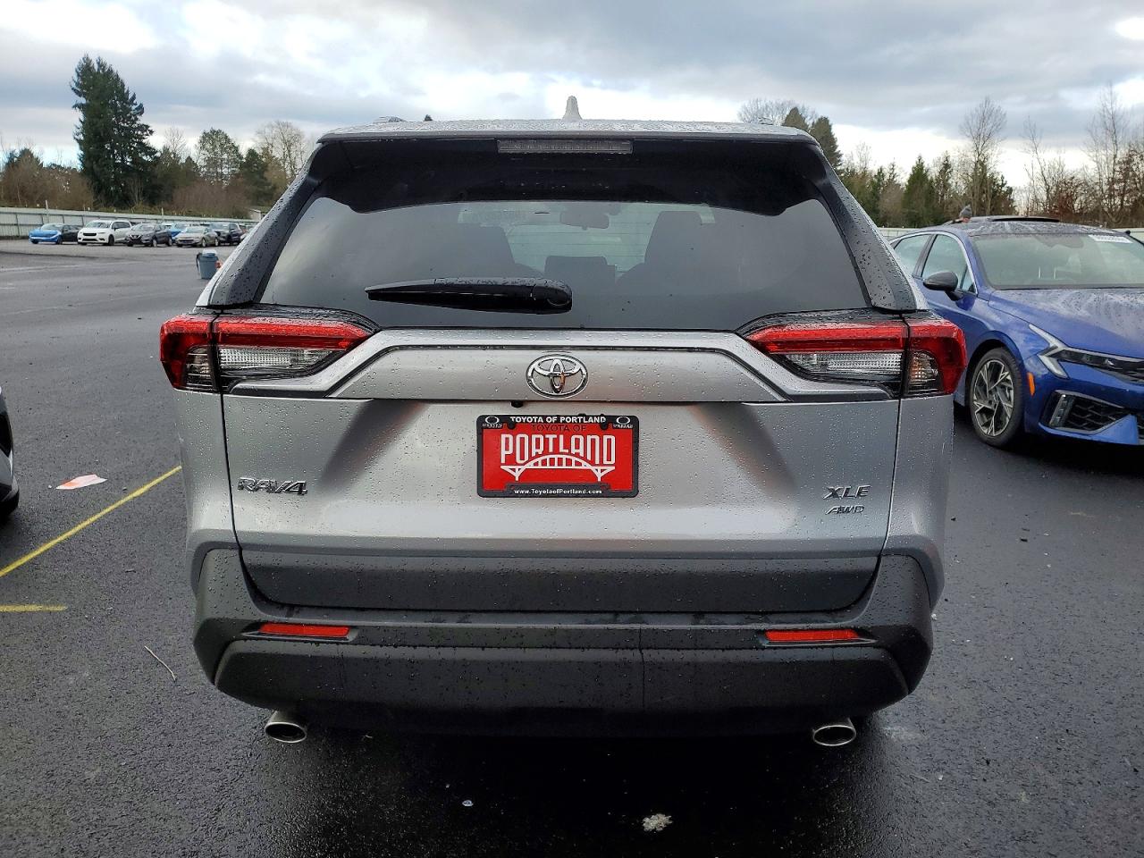 2025 TOYOTA RAV4 XLE photo 6