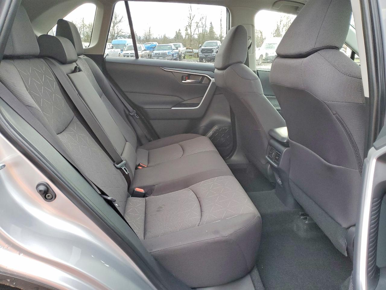2025 TOYOTA RAV4 XLE photo 10