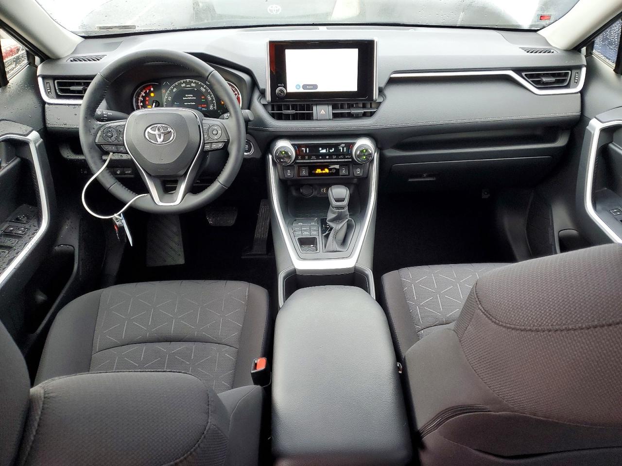 2025 TOYOTA RAV4 XLE photo 8