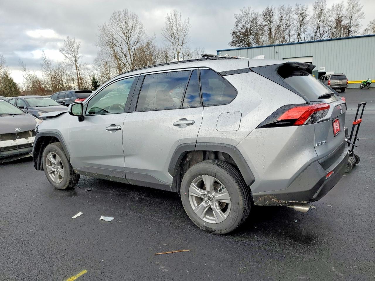 2025 TOYOTA RAV4 XLE photo 2