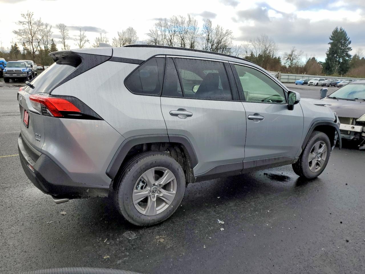 2025 TOYOTA RAV4 XLE photo 3