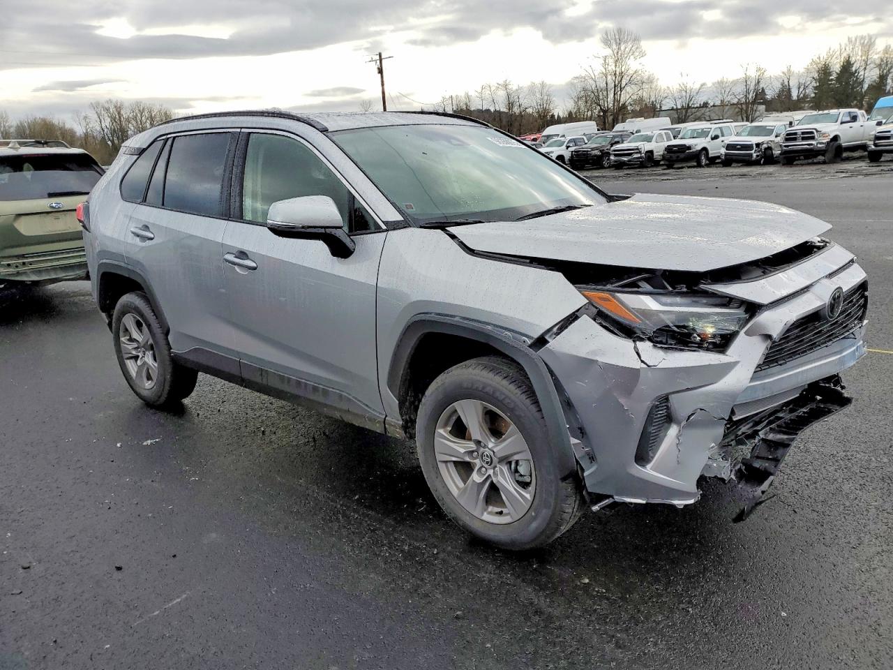 2025 TOYOTA RAV4 XLE photo 4