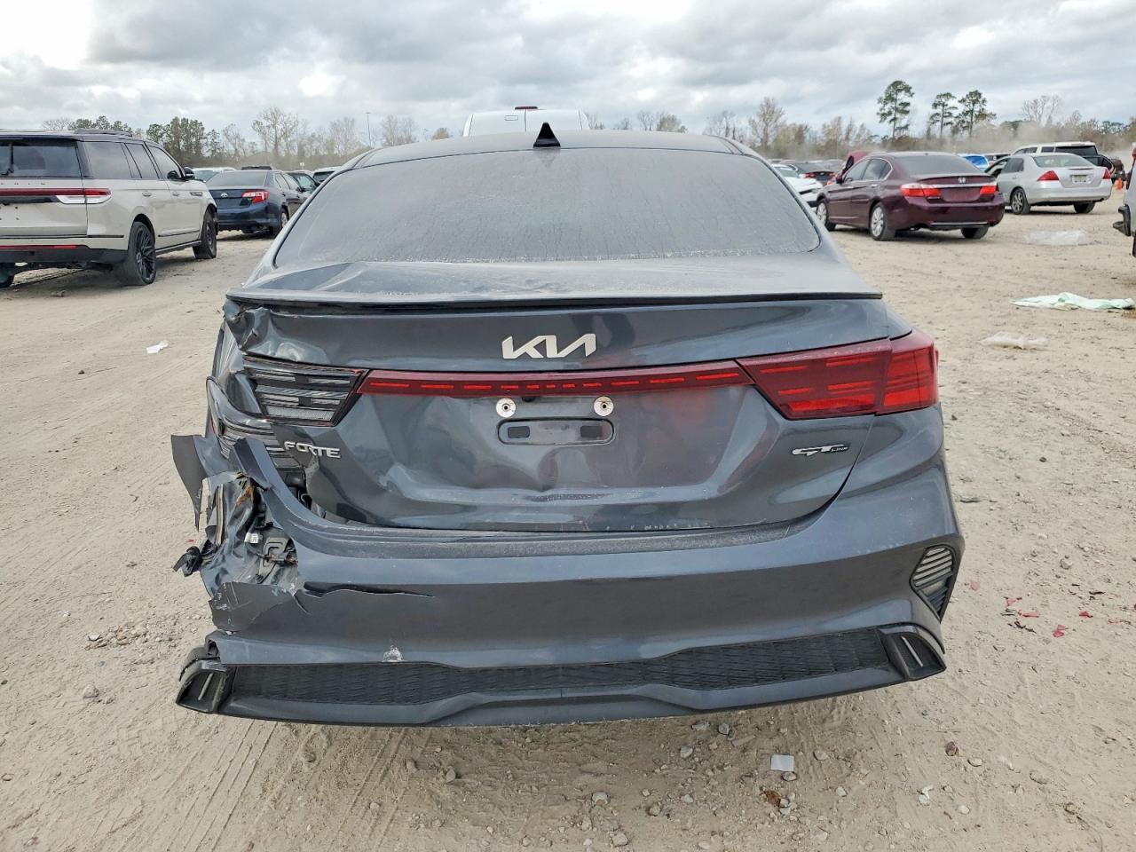 2024 KIA FORTE GT LINE photo 6