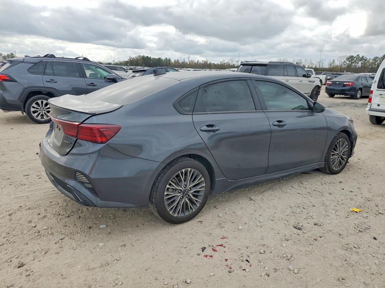 2024 KIA FORTE GT LINE photo 3