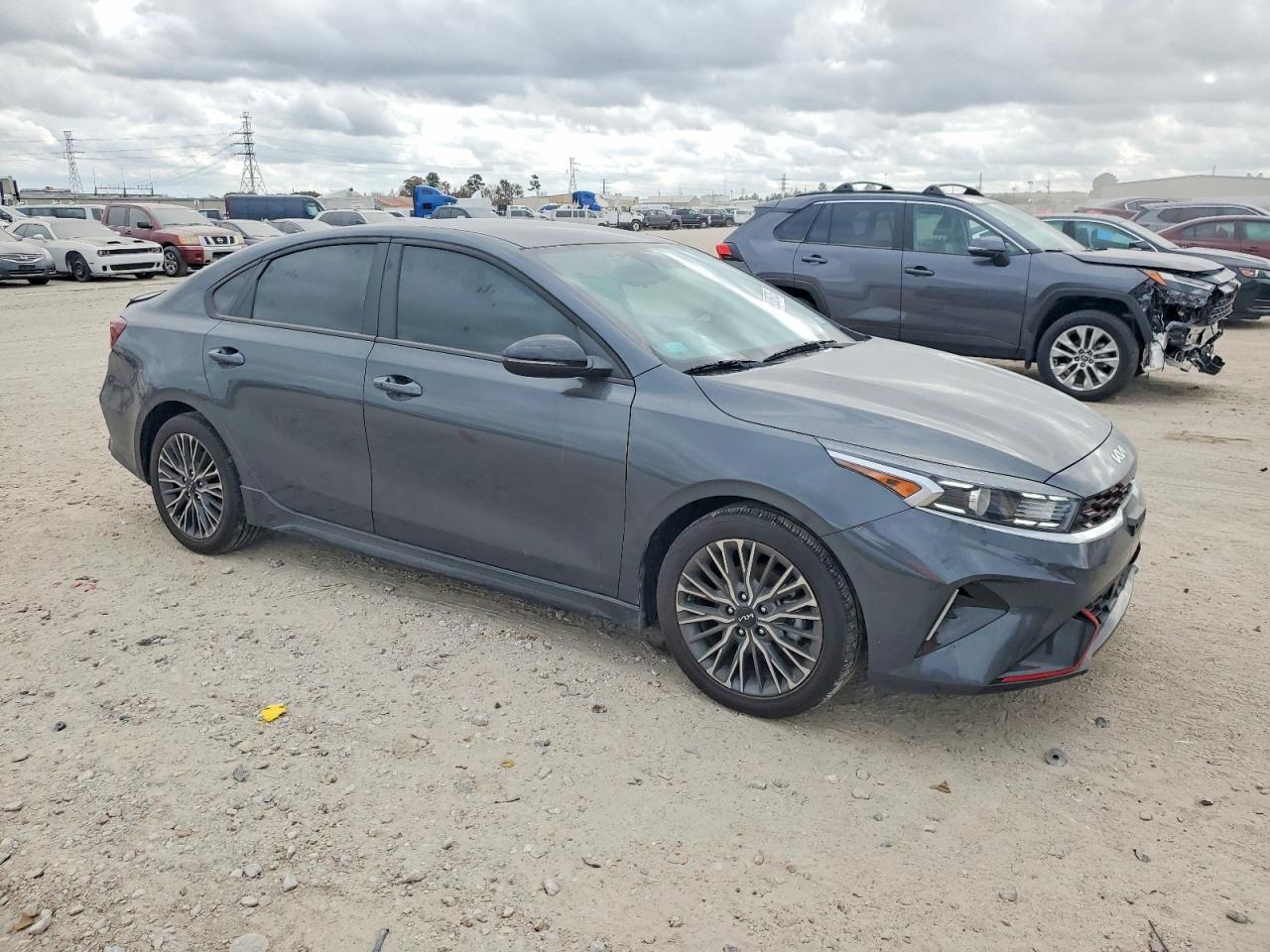 2024 KIA FORTE GT LINE photo 4