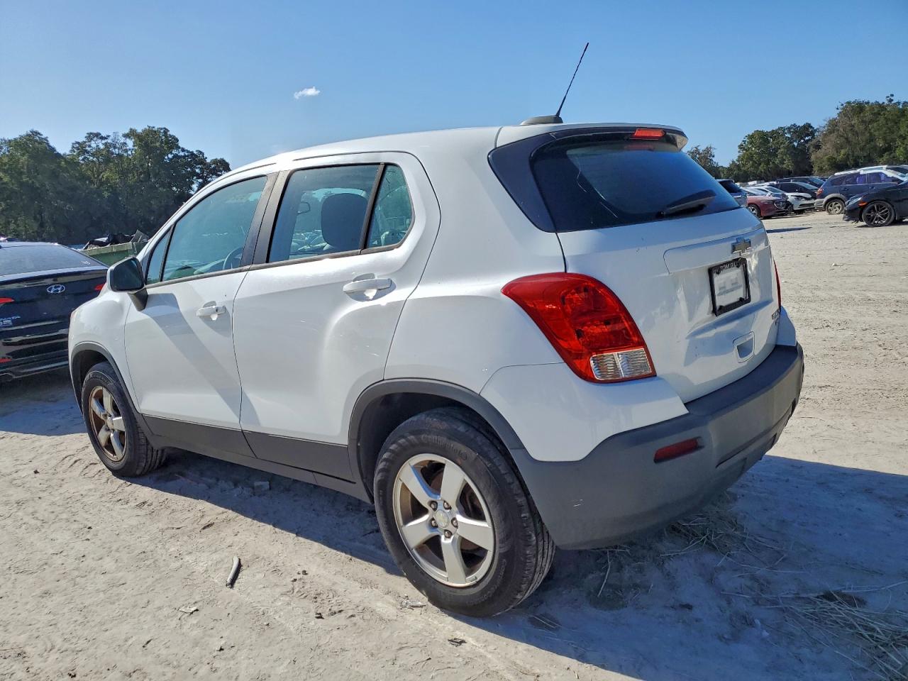 2015 CHEVROLET TRAX 1LS photo 2
