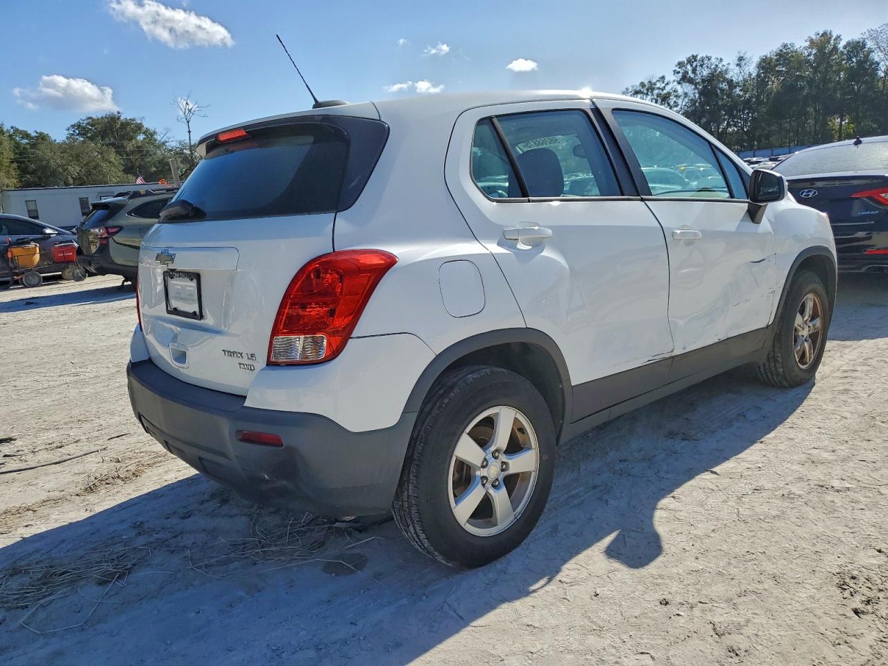 2015 CHEVROLET TRAX 1LS photo 3