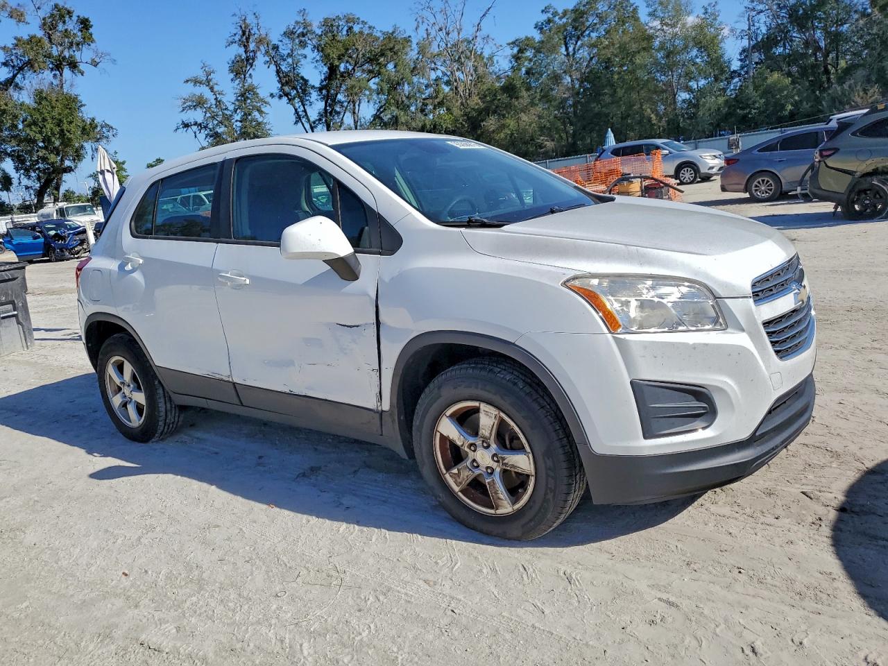 2015 CHEVROLET TRAX 1LS photo 4