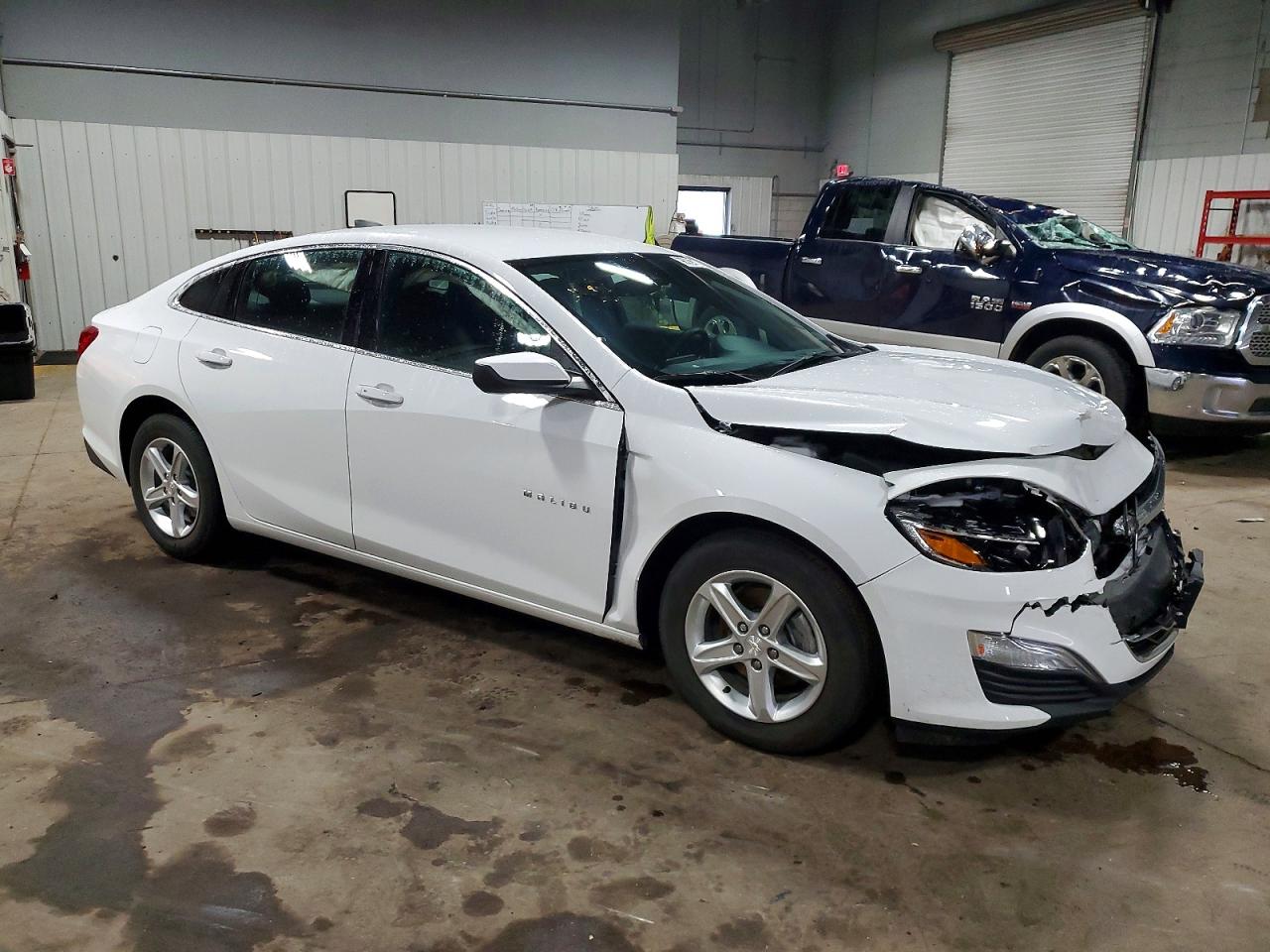 2023 CHEVROLET MALIBU LS photo 4