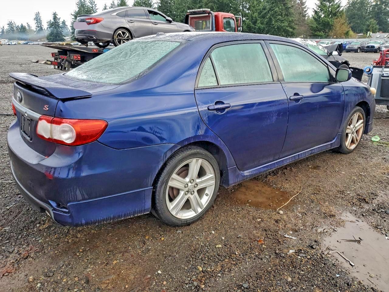 2013 TOYOTA COROLLA BASE photo 3