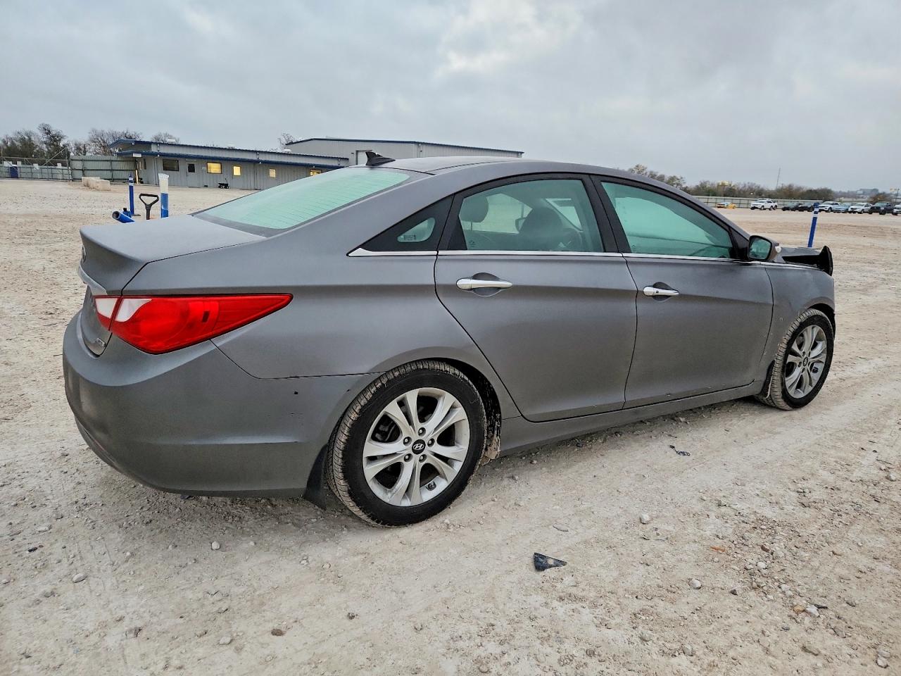 2012 HYUNDAI SONATA SE photo 3