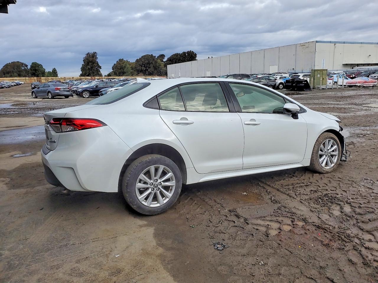 2024 TOYOTA COROLLA LE photo 3