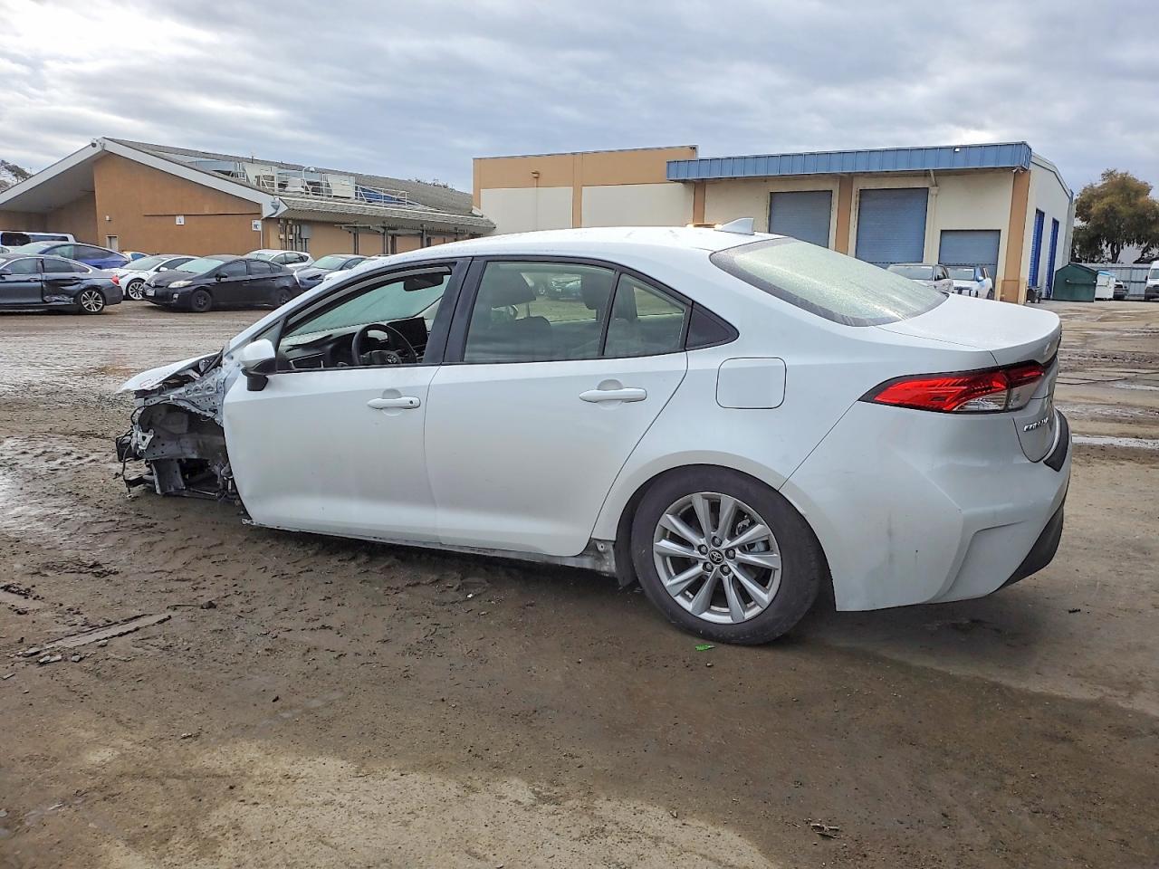 2024 TOYOTA COROLLA LE photo 2