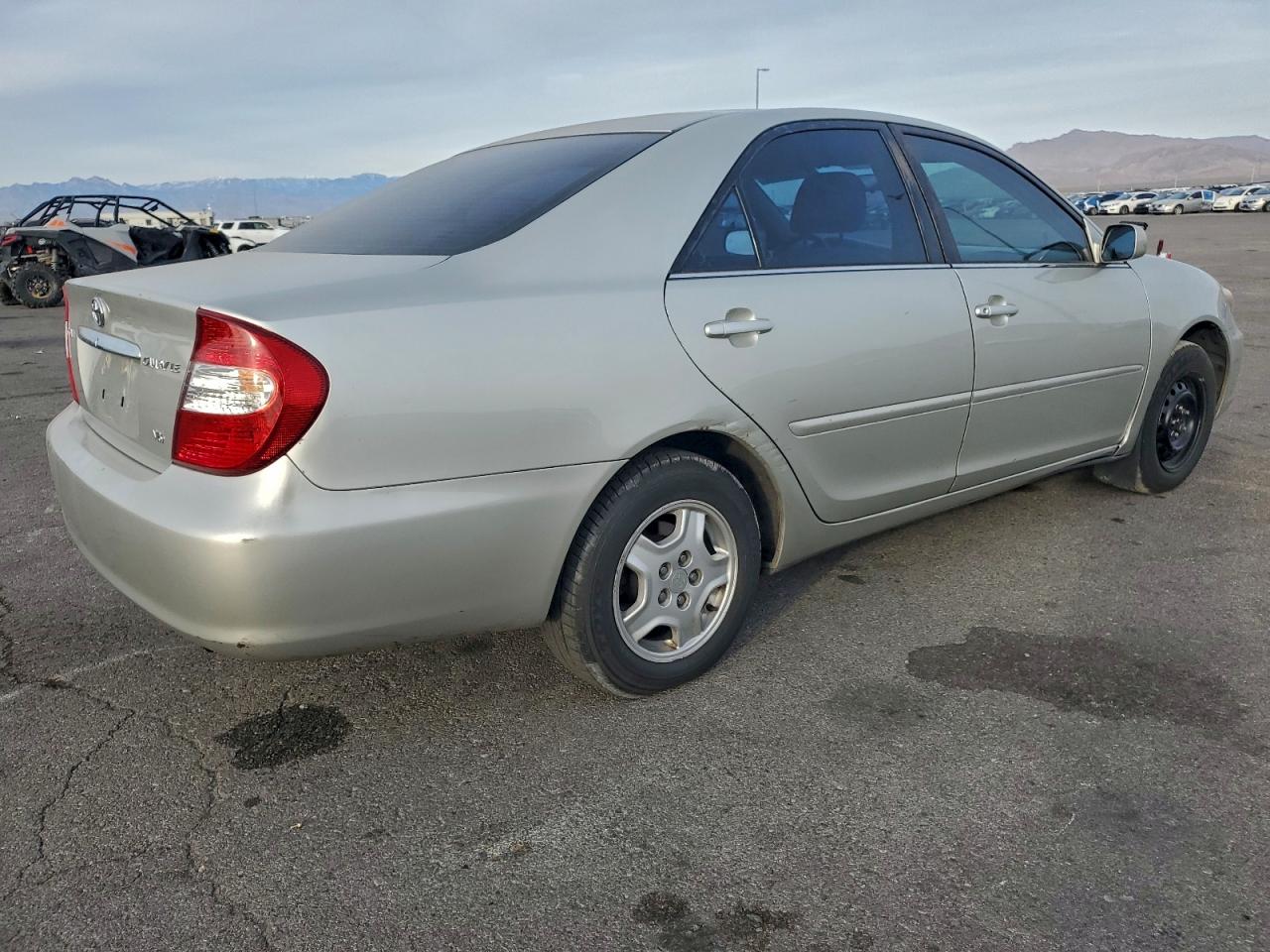 2003 TOYOTA CAMRY LE photo 3