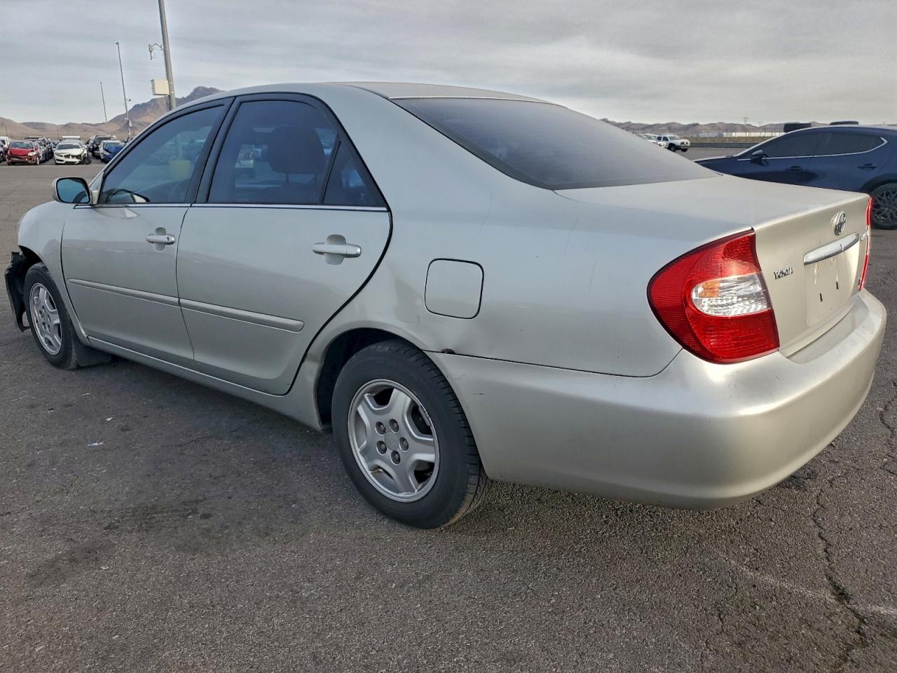 2003 TOYOTA CAMRY LE photo 2