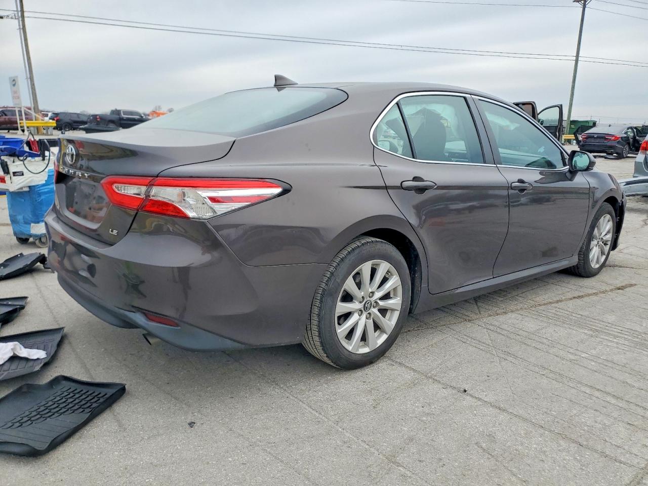 2019 TOYOTA CAMRY L photo 3