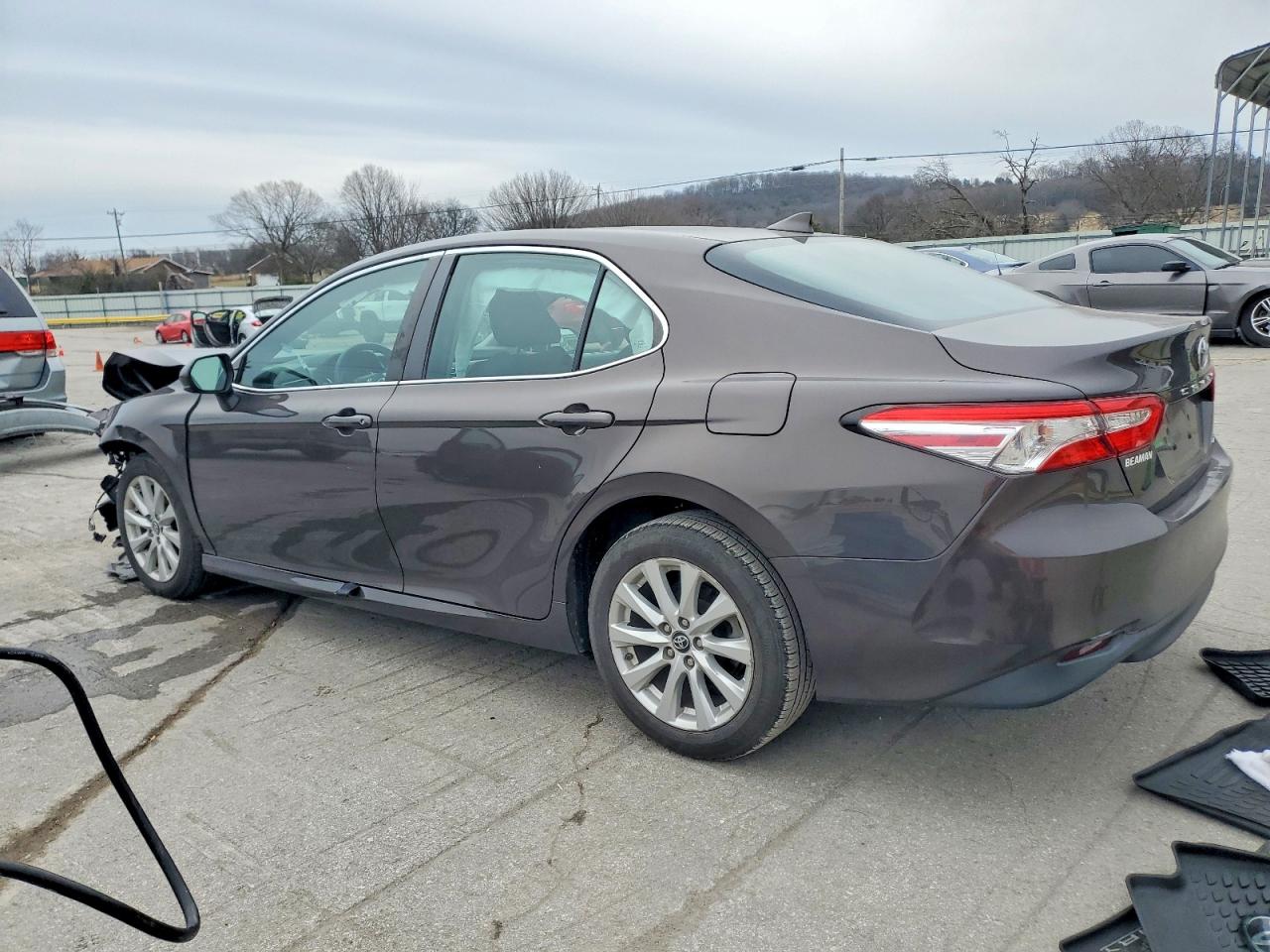 2019 TOYOTA CAMRY L photo 2