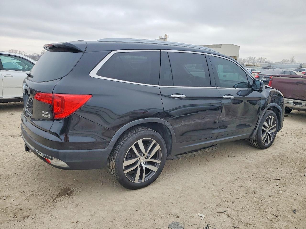 2016 HONDA PILOT TOURING photo 3