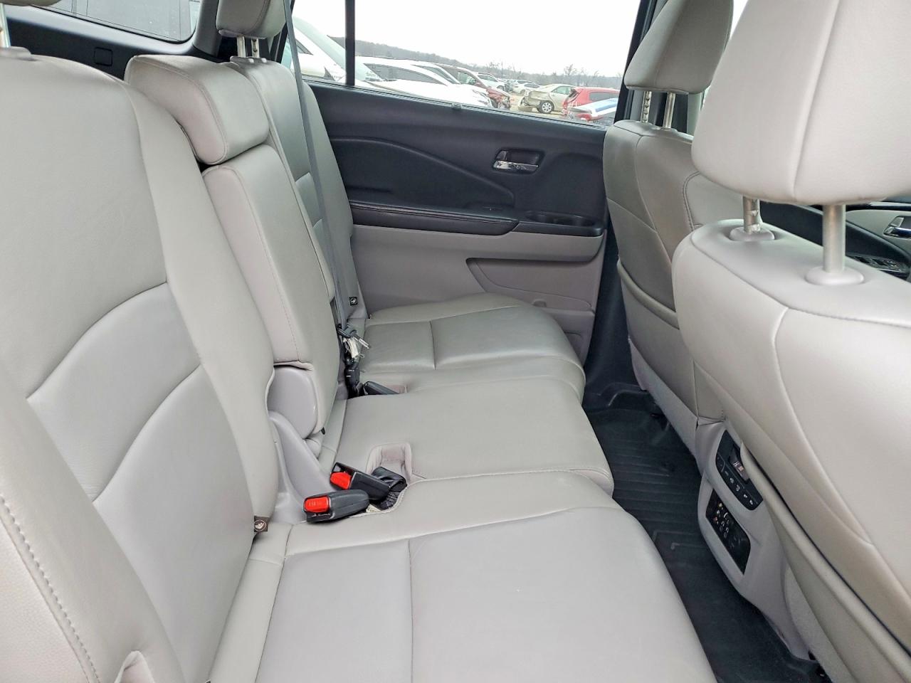 2016 HONDA PILOT TOURING photo 11