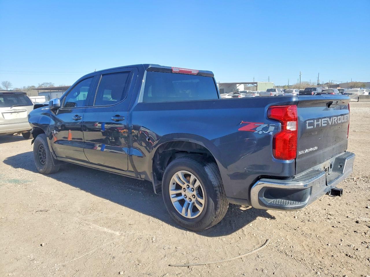 2021 CHEVROLET SILVERADO C1500 LT photo 2