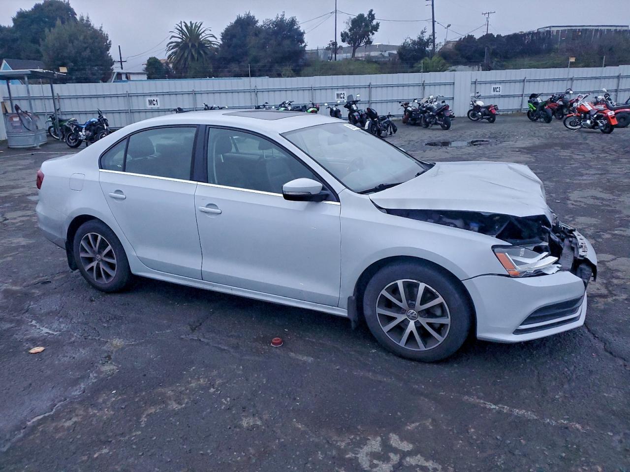2017 VOLKSWAGEN JETTA SE photo 4