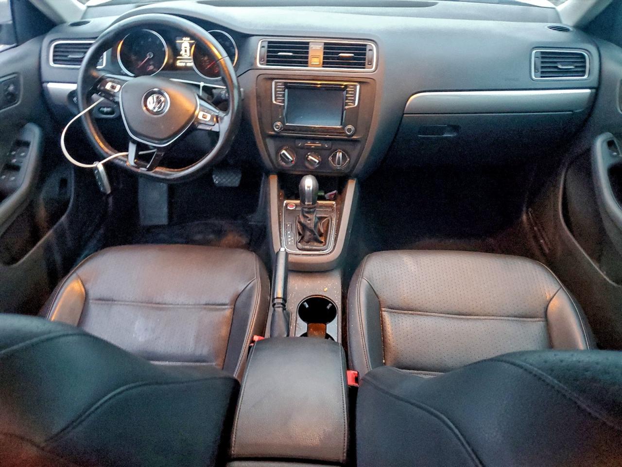 2017 VOLKSWAGEN JETTA SE photo 8