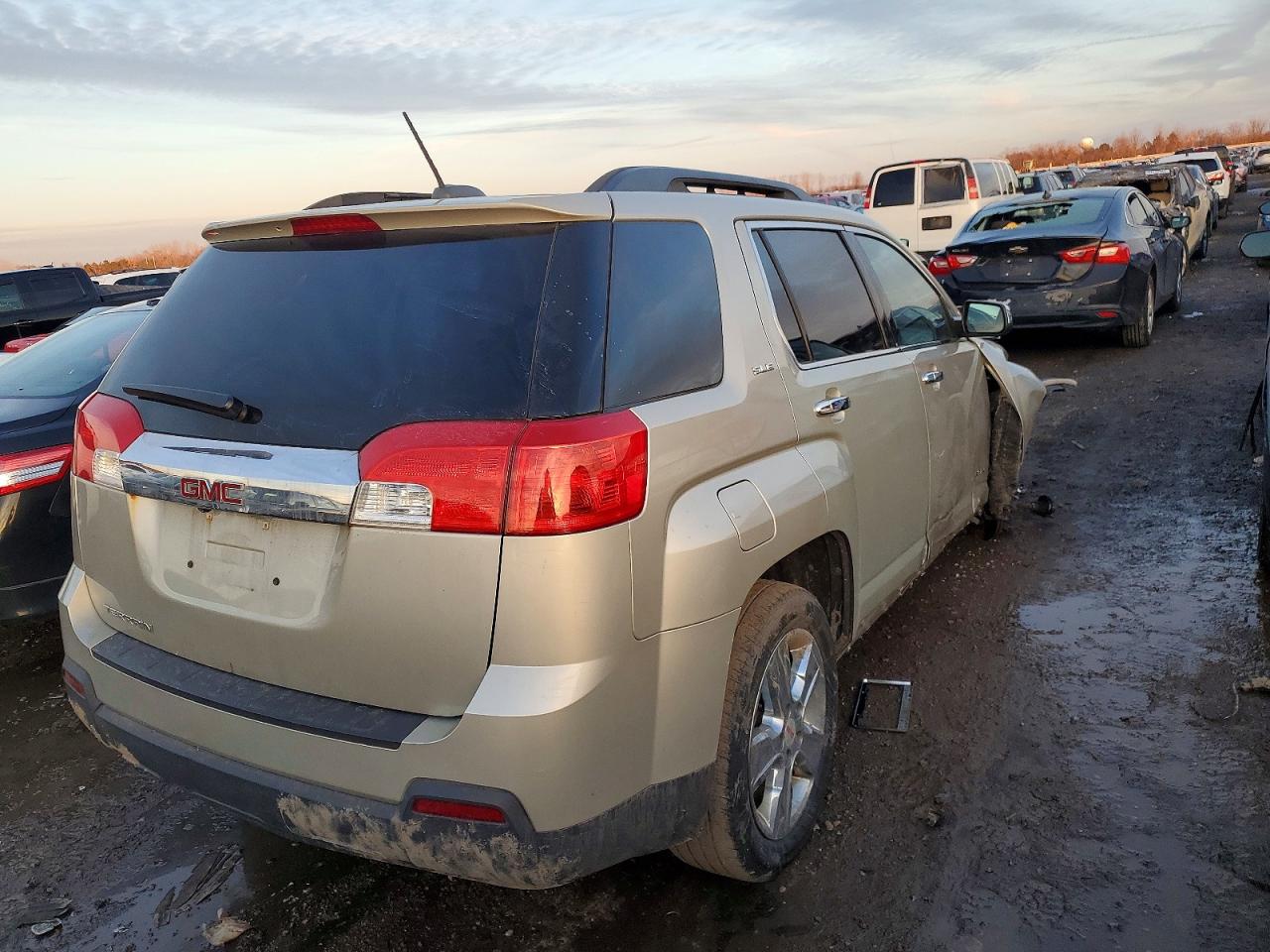 2015 GMC TERRAIN SLE photo 3
