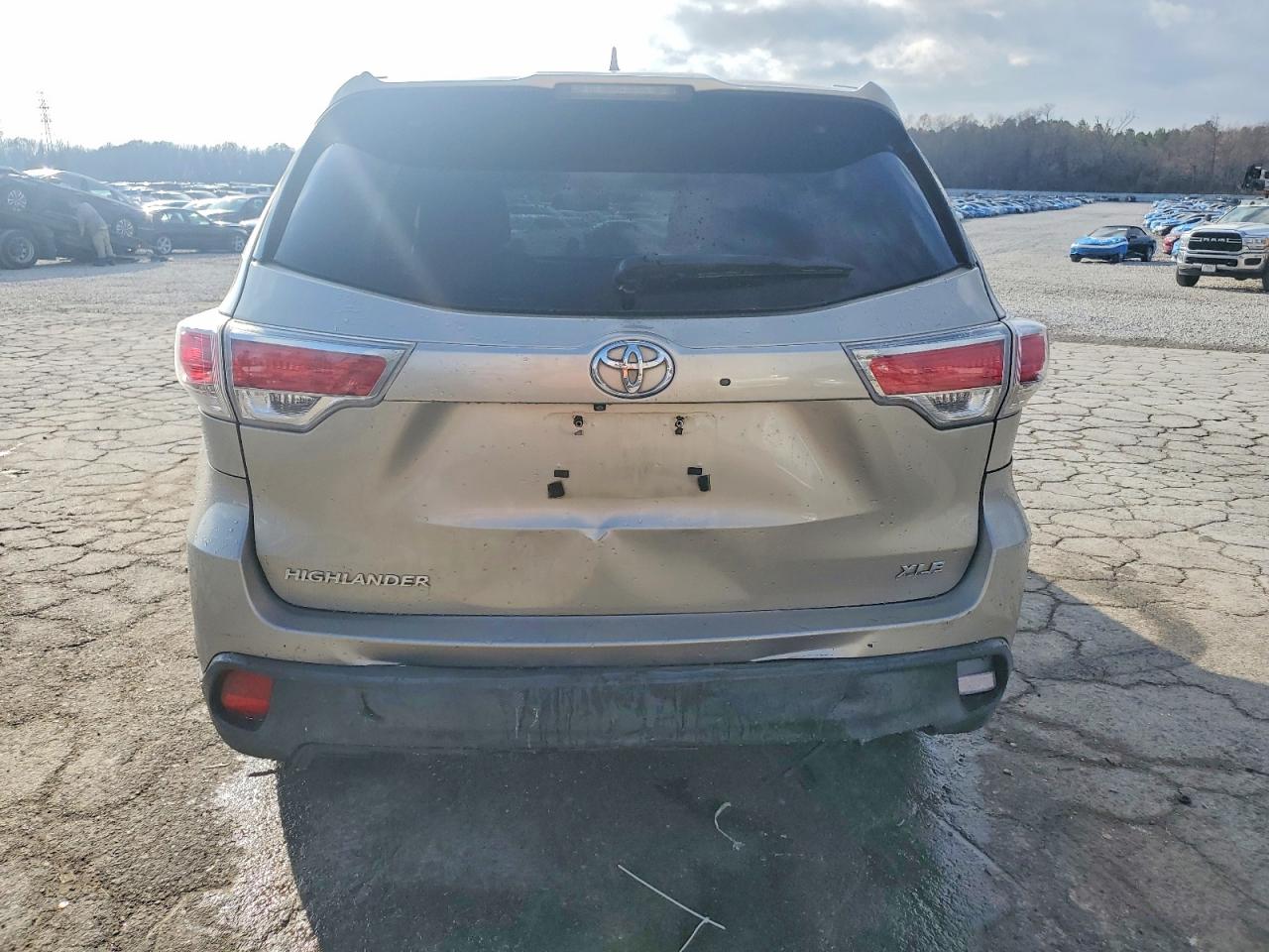 2014 TOYOTA HIGHLANDER XLE photo 6