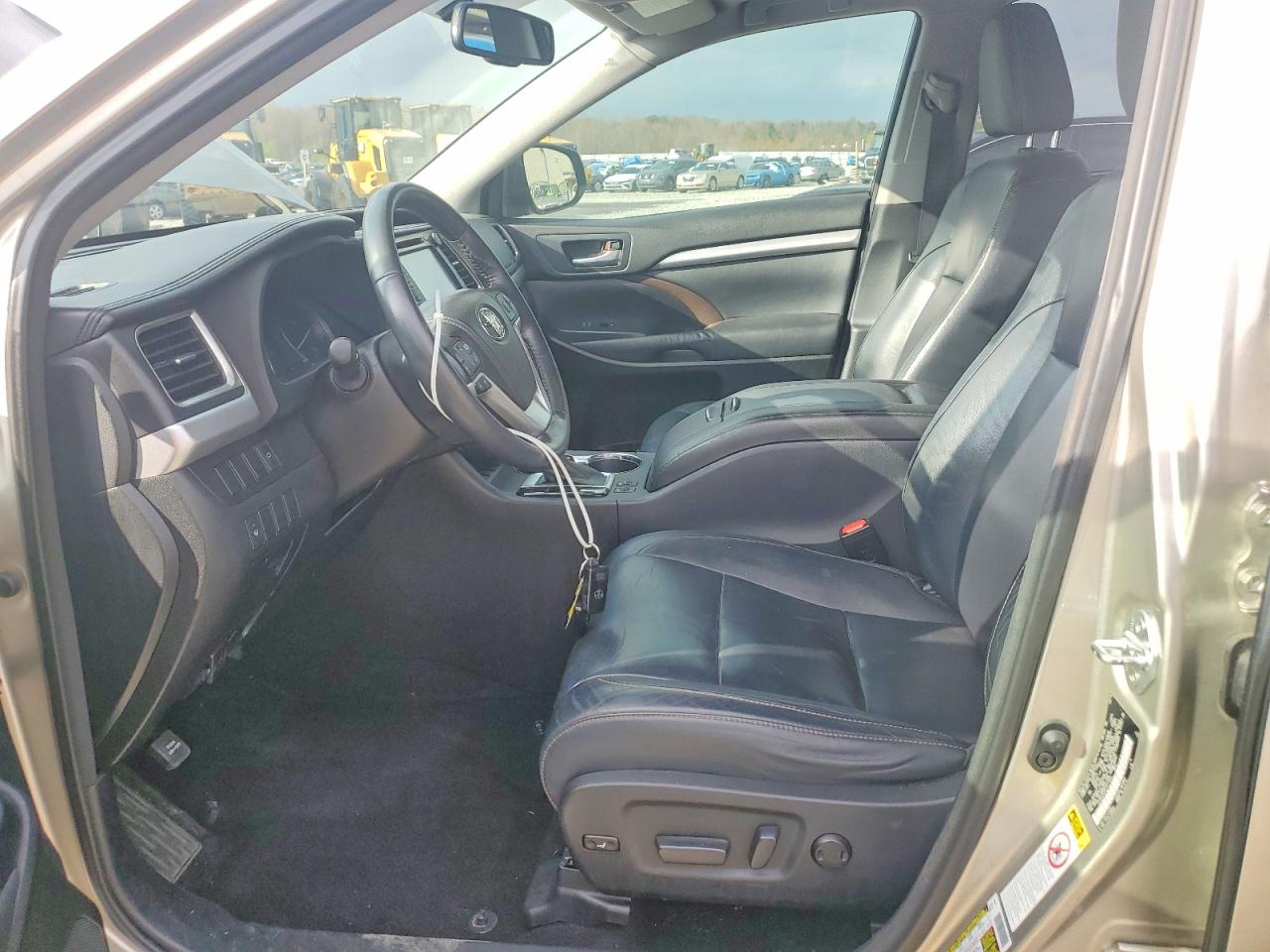 2014 TOYOTA HIGHLANDER XLE photo 7