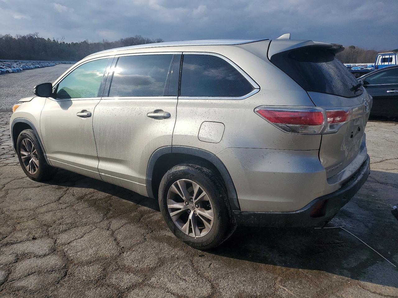 2014 TOYOTA HIGHLANDER XLE photo 2