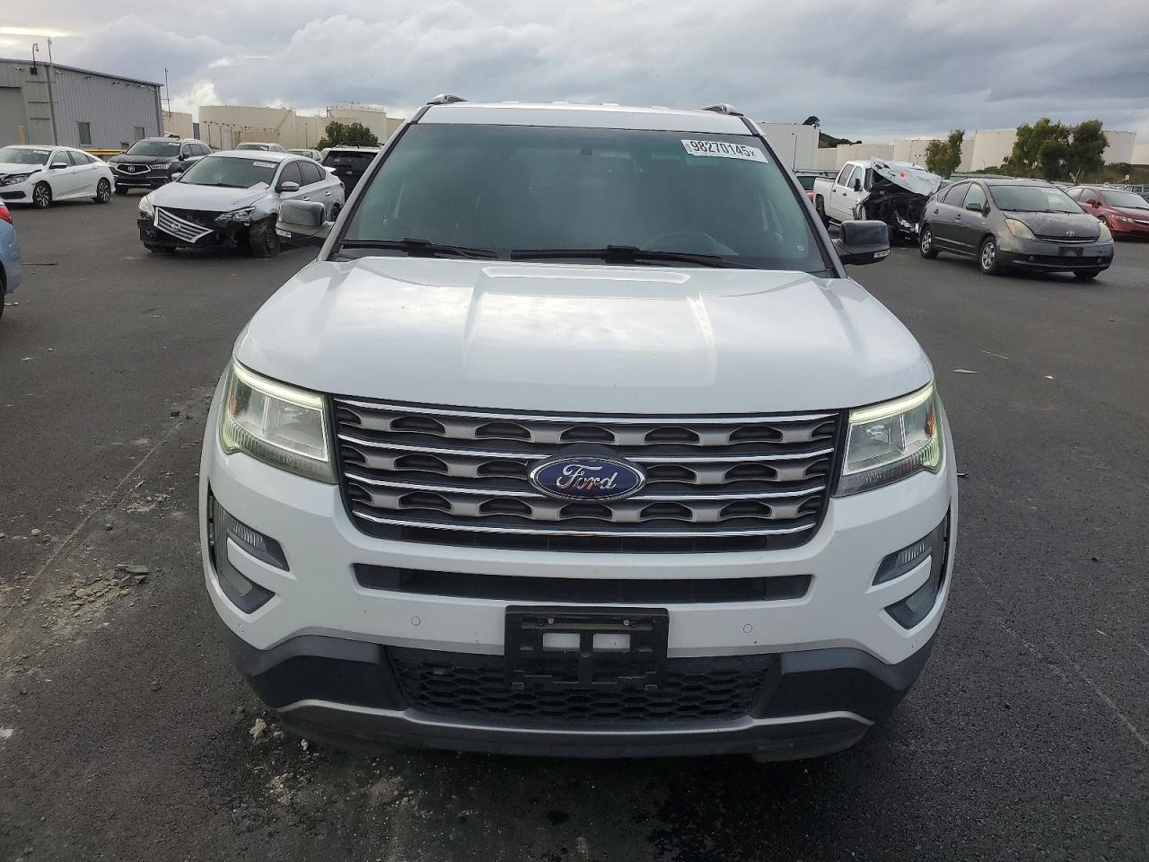 2017 FORD EXPLORER XLT photo 5