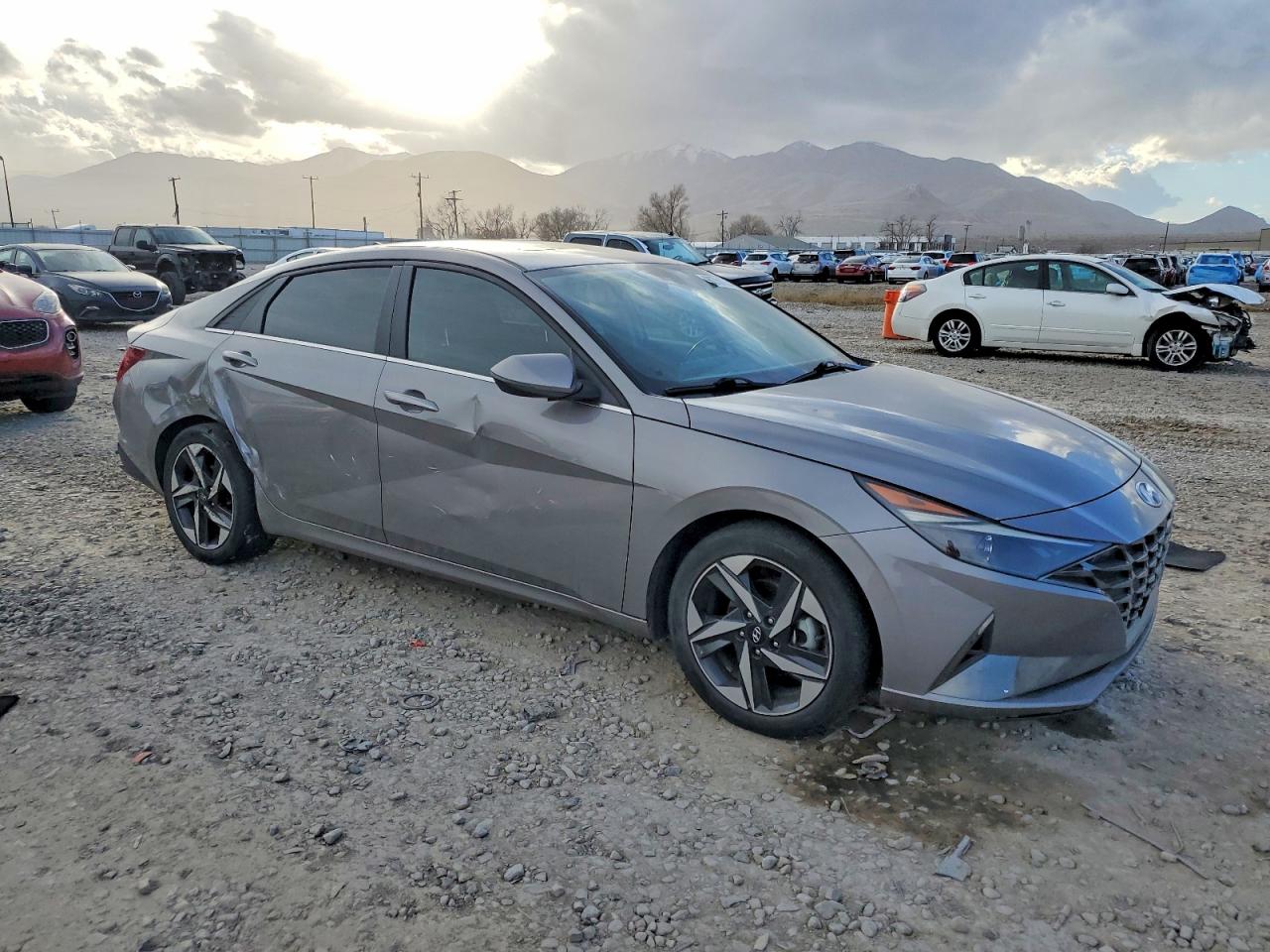 2022 HYUNDAI ELANTRA SEL photo 4