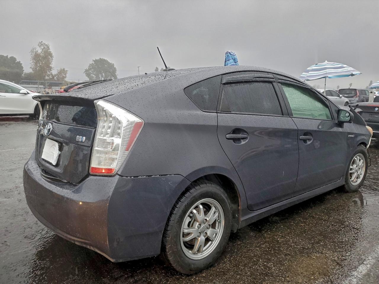 2011 TOYOTA PRIUS photo 3