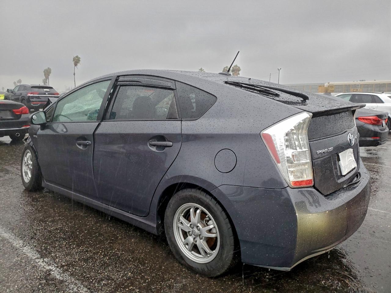 2011 TOYOTA PRIUS photo 2
