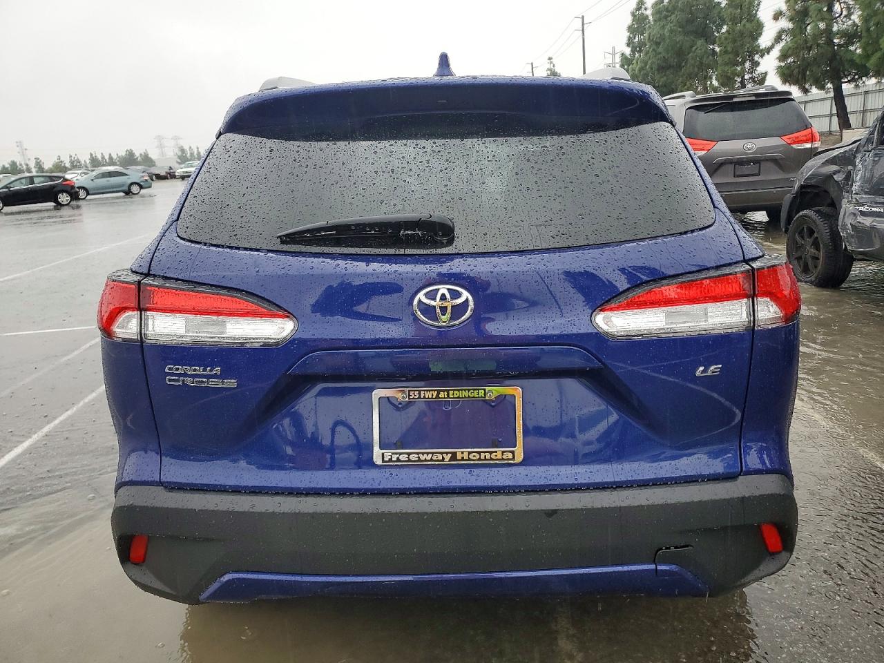 2022 TOYOTA COROLLA CROSS LE photo 6