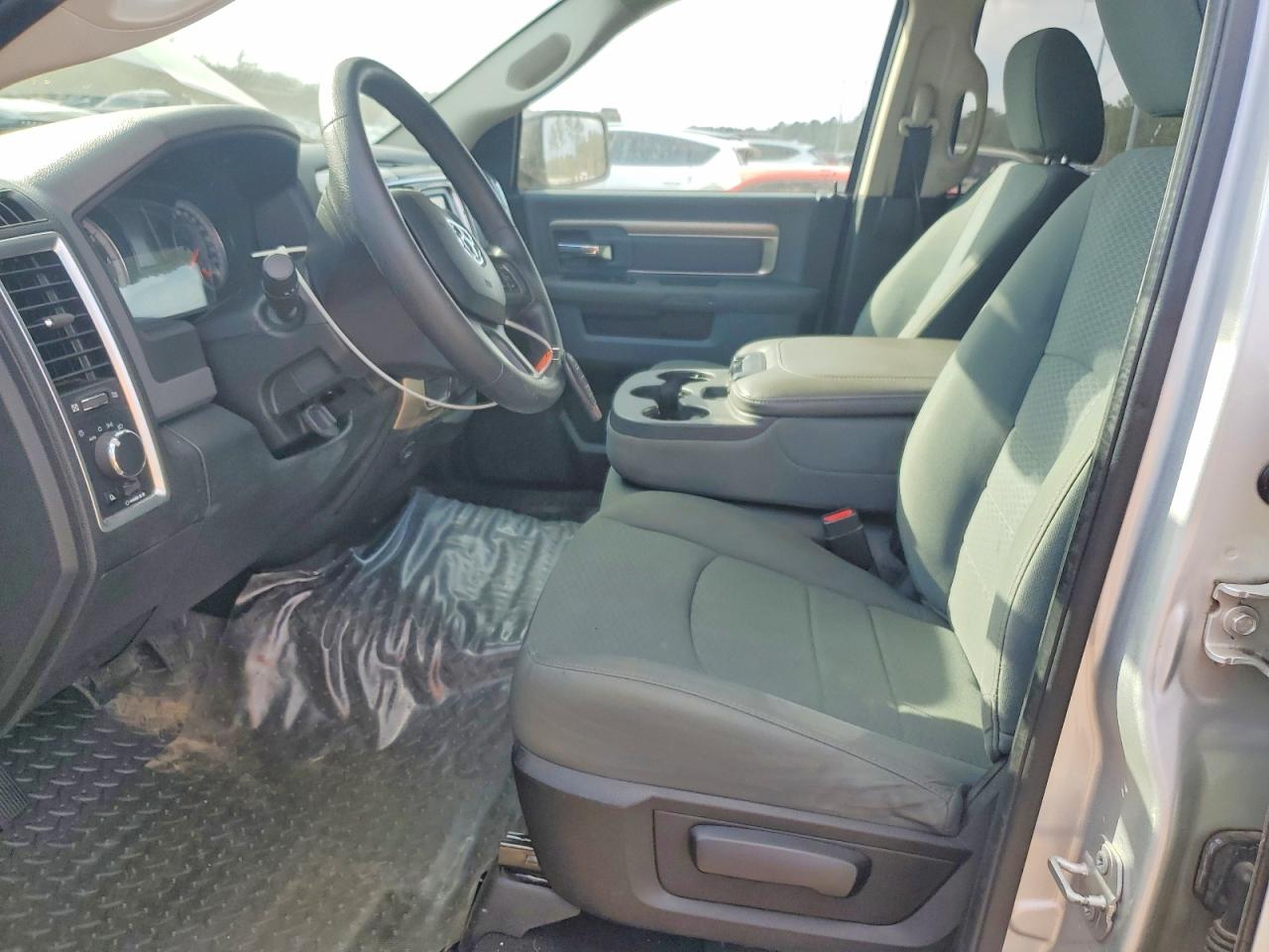2016 RAM 1500 SLT photo 7