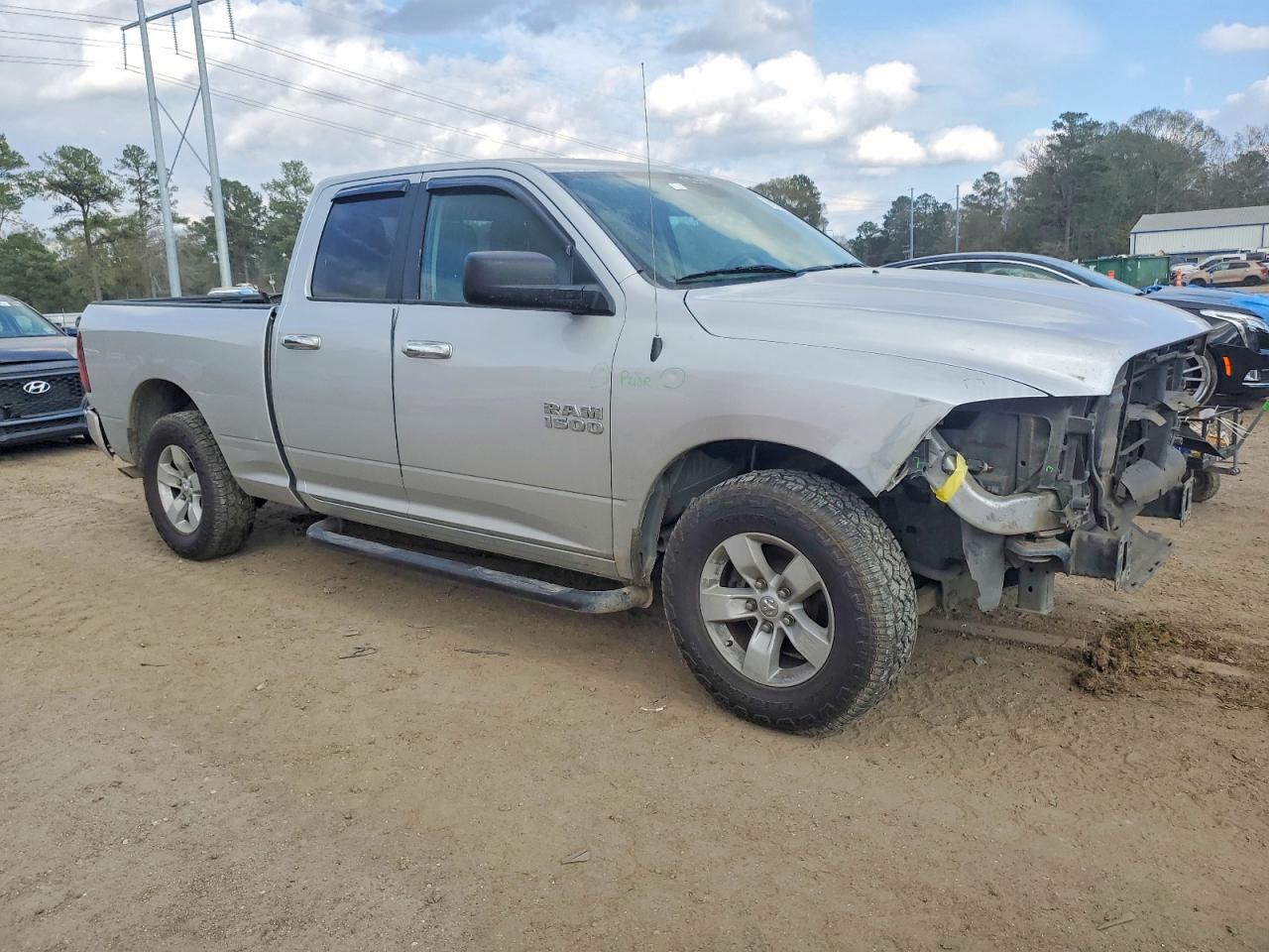 2016 RAM 1500 SLT photo 4