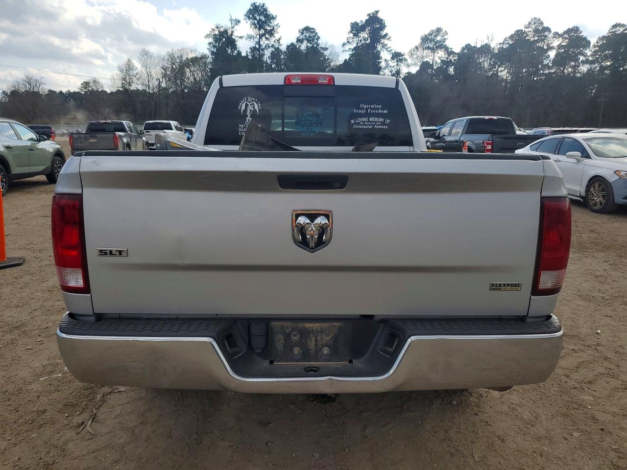 2016 RAM 1500 SLT photo 6