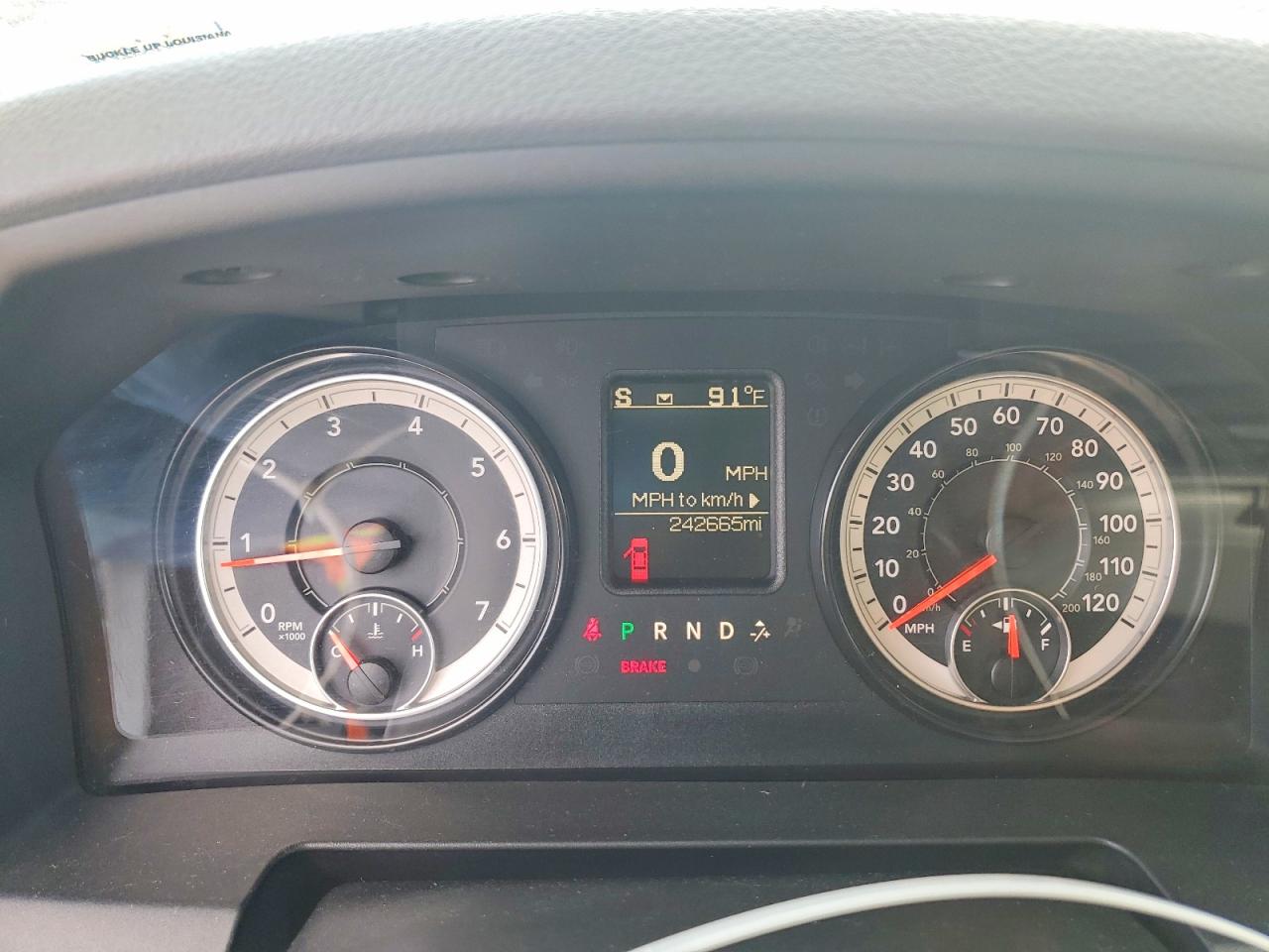 2016 RAM 1500 SLT photo 9