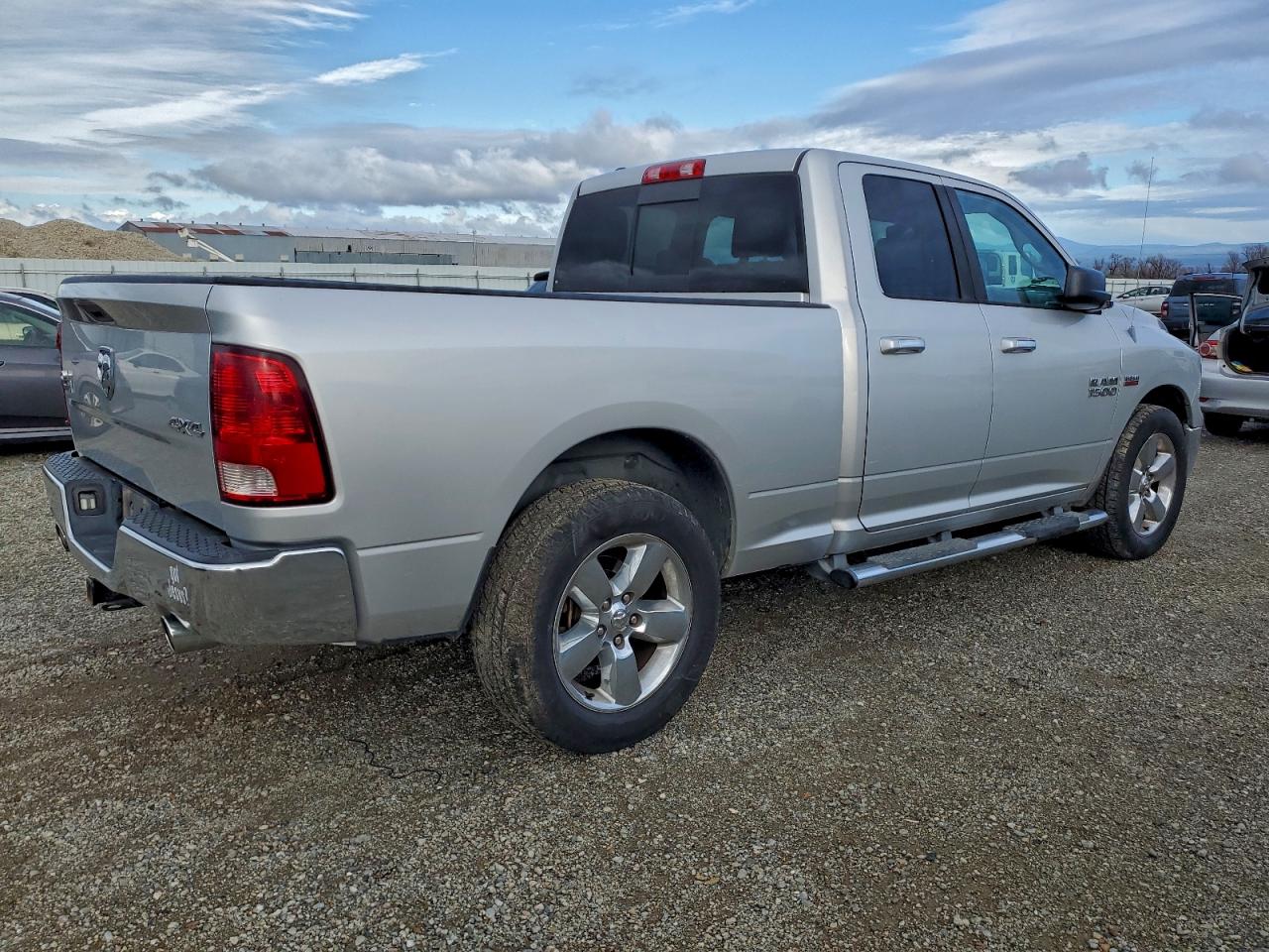 2013 RAM 1500 SLT photo 3