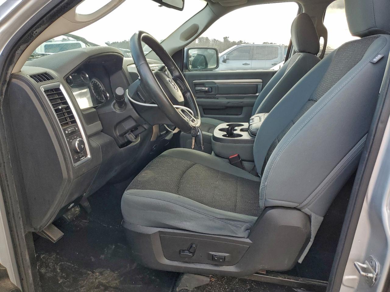 2013 RAM 1500 SLT photo 7