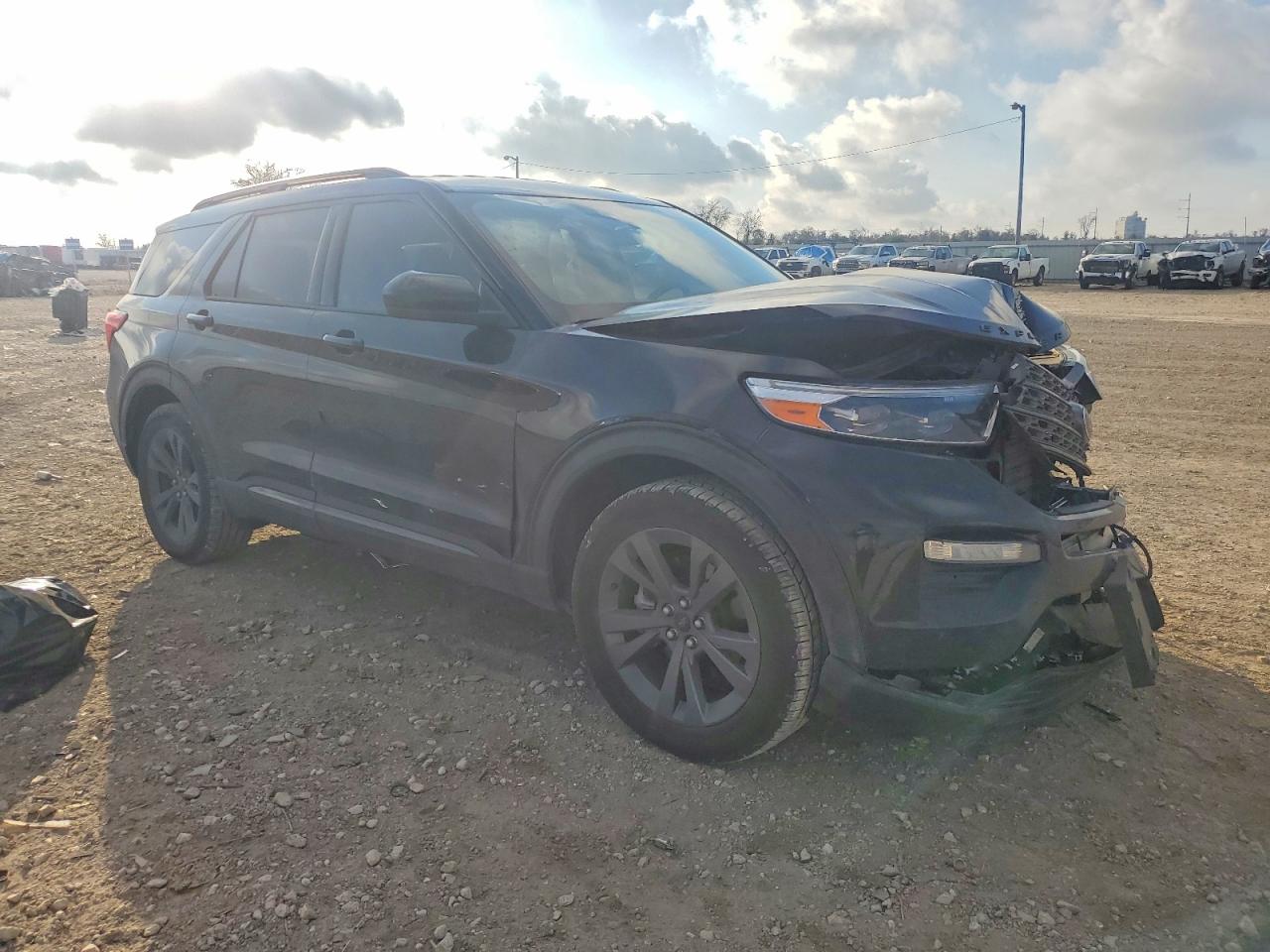 2023 FORD EXPLORER XLT photo 4