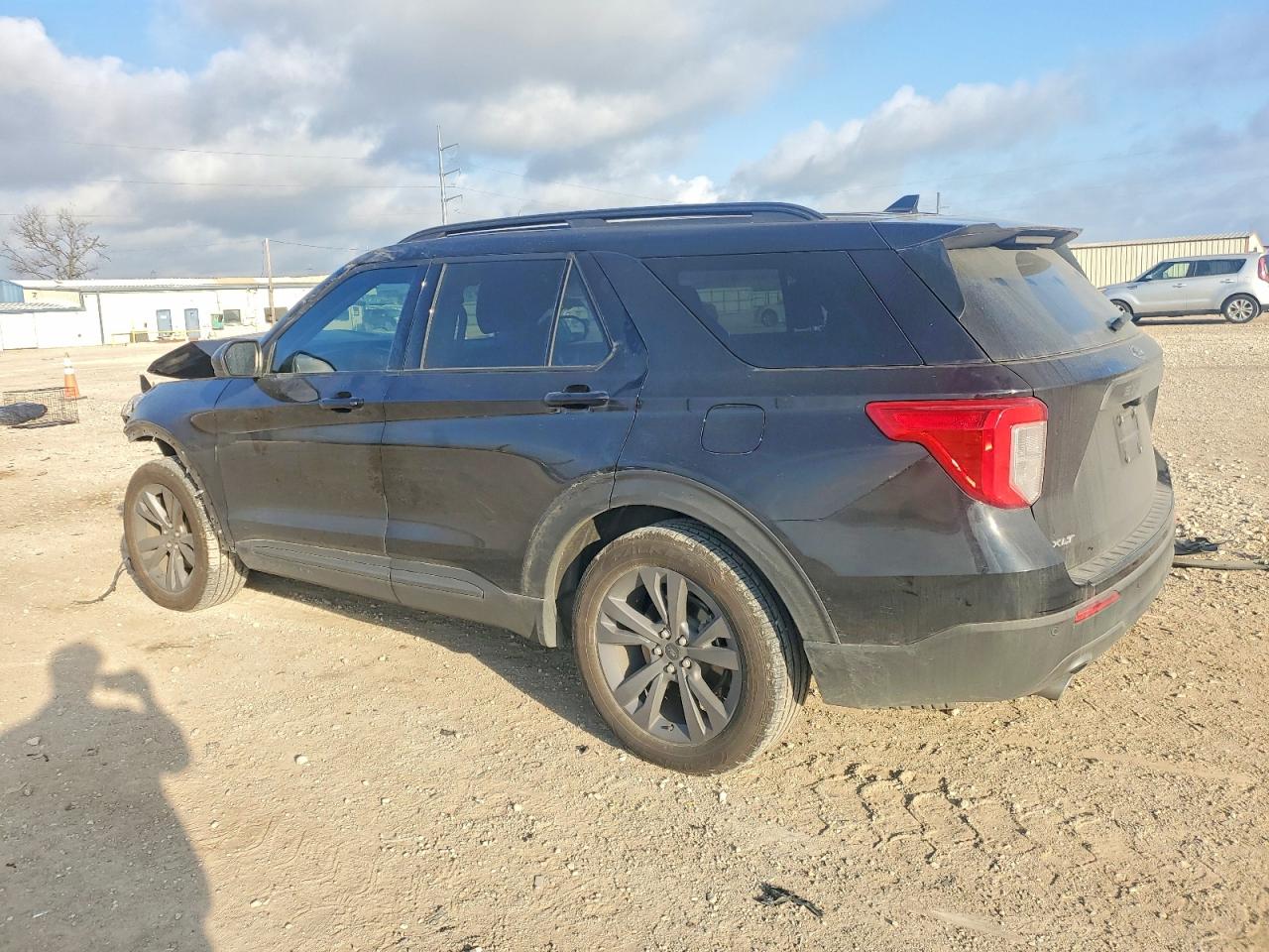 2023 FORD EXPLORER XLT photo 2