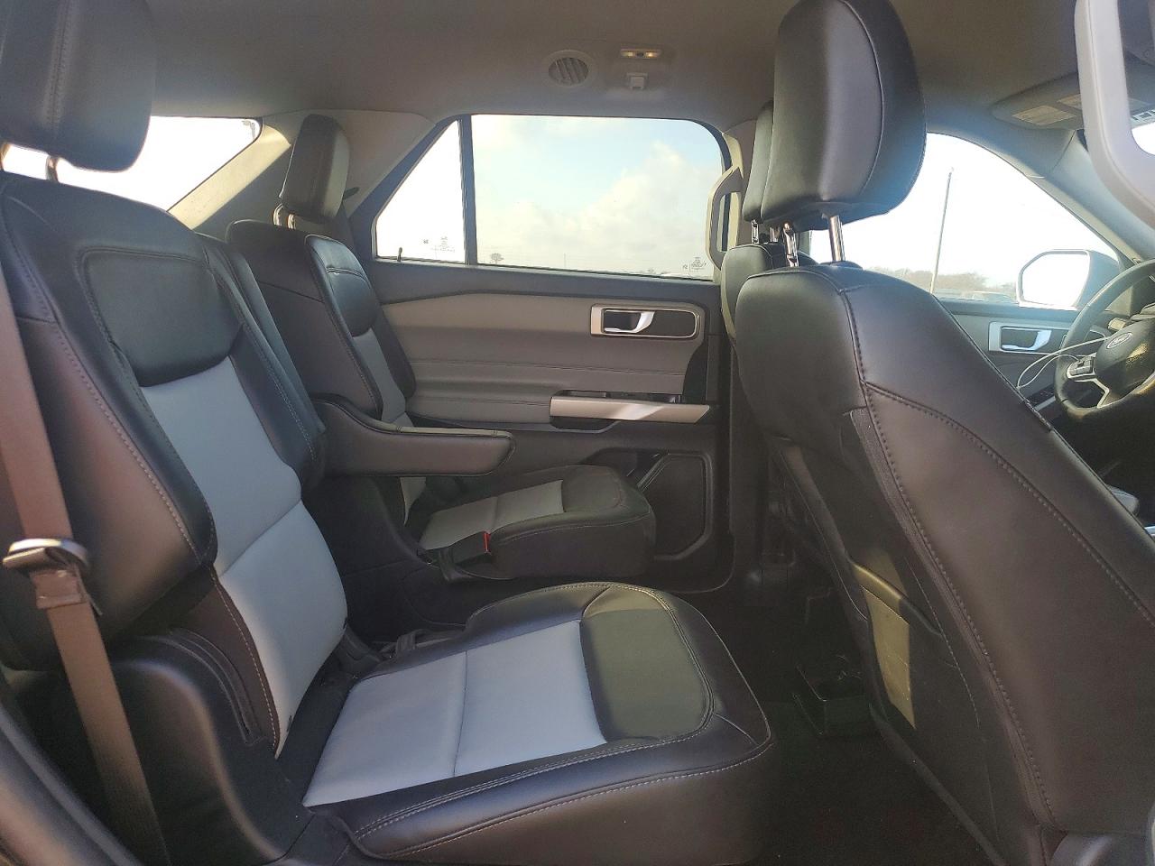 2023 FORD EXPLORER XLT photo 11