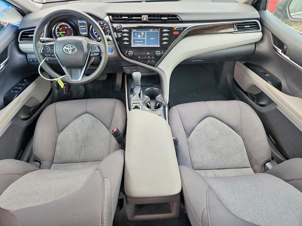 2019 TOYOTA CAMRY LE photo 8