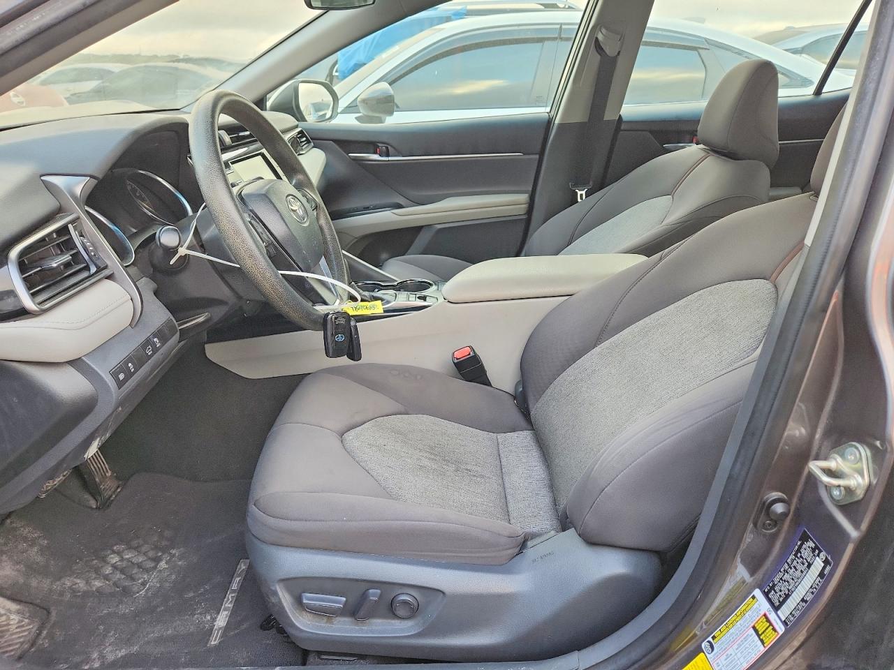 2019 TOYOTA CAMRY LE photo 7