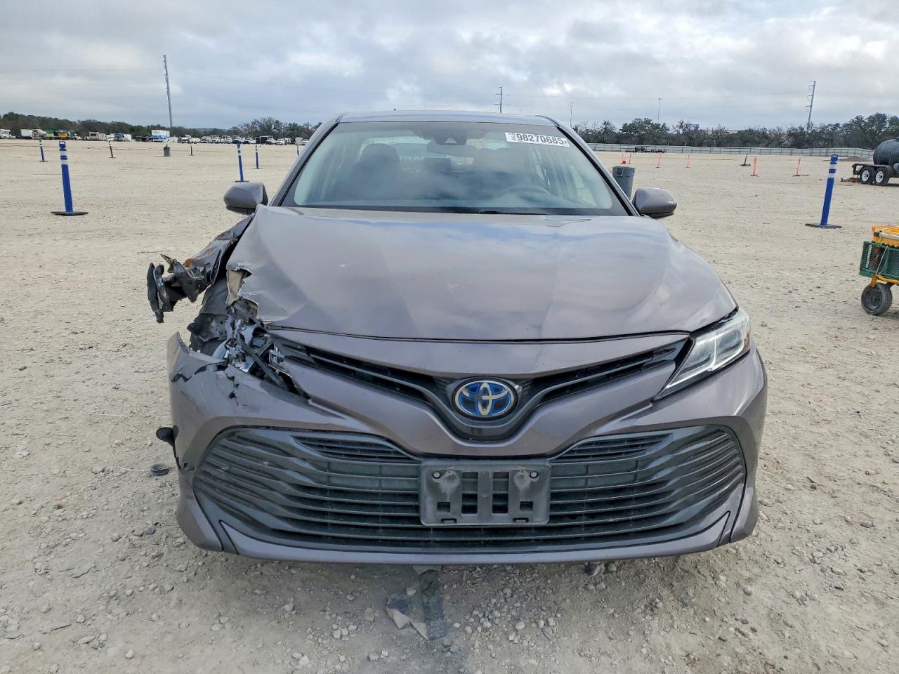 2019 TOYOTA CAMRY LE photo 5