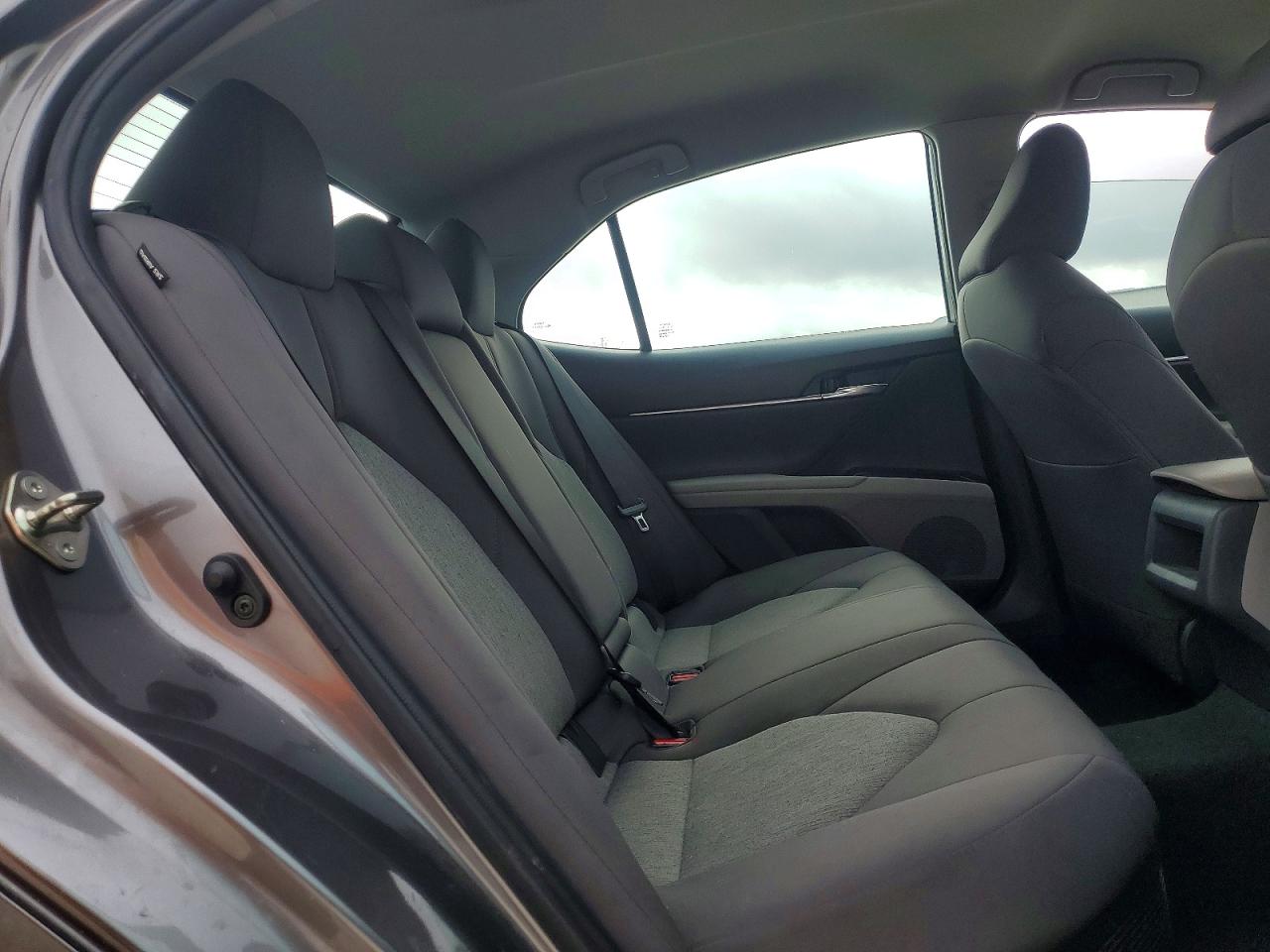 2019 TOYOTA CAMRY LE photo 10