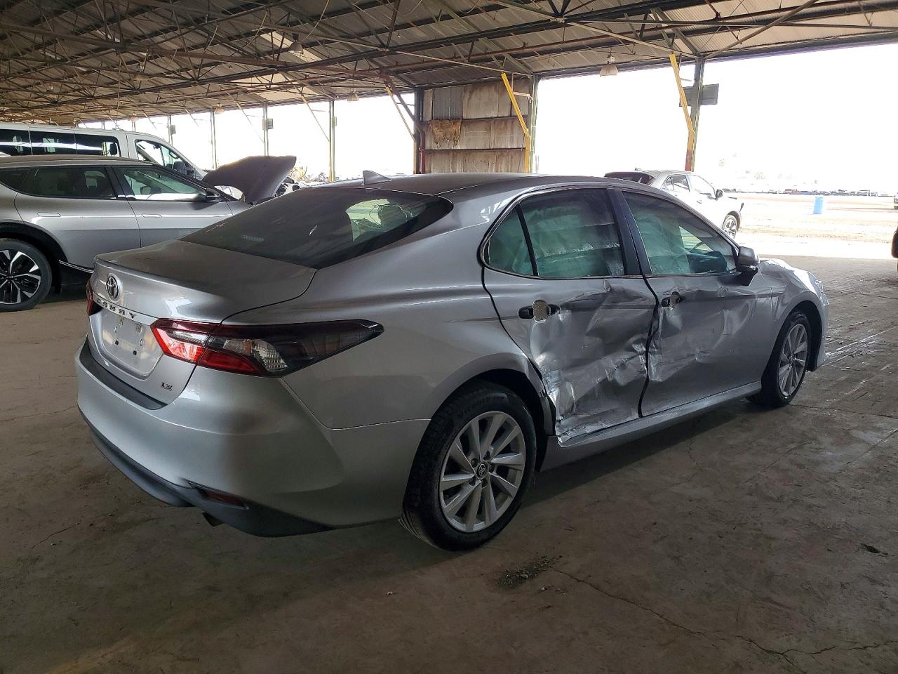 2023 TOYOTA CAMRY LE photo 3