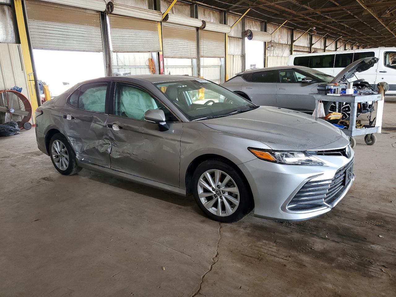 2023 TOYOTA CAMRY LE photo 4